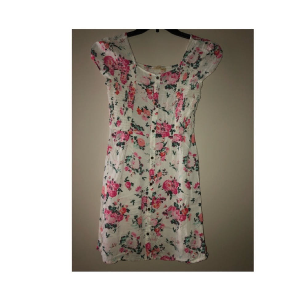 Mudd girls white flowery dress— brown buttons